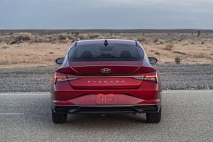 2021-Hyundai-Elantra-10