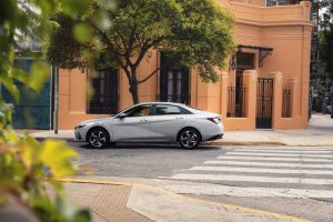 2021-Hyundai-Elantra-11