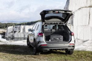 2021-Mercedes-Benz-GLA-25_1