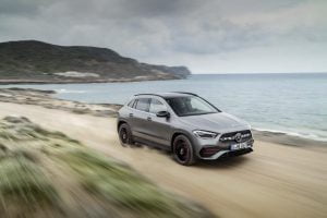 2021-Mercedes-Benz-GLA-7_1
