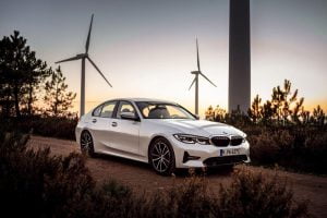 BMW-330e-4