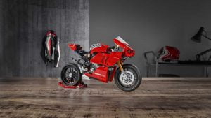 Ducati-Panigale-V4-R-Lego-1