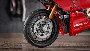 Ducati-Panigale-V4-R-Lego-10