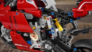 Ducati-Panigale-V4-R-Lego-11