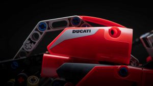 Ducati-Panigale-V4-R-Lego-18