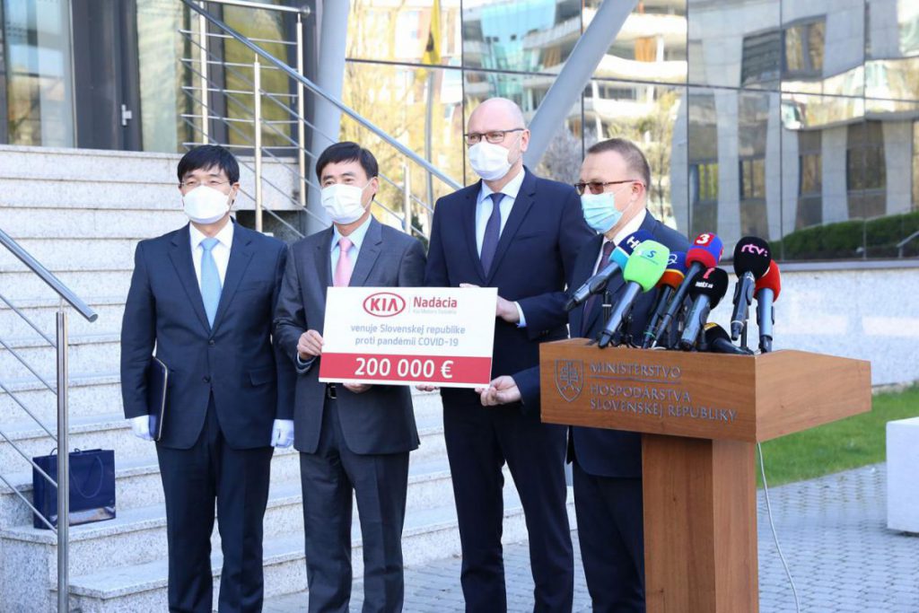 Kia-Motors-Slovakia-DonationCOVID-19