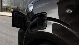 2021-peugeot-e-traveller-19