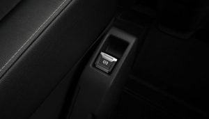 2021-peugeot-e-traveller-25