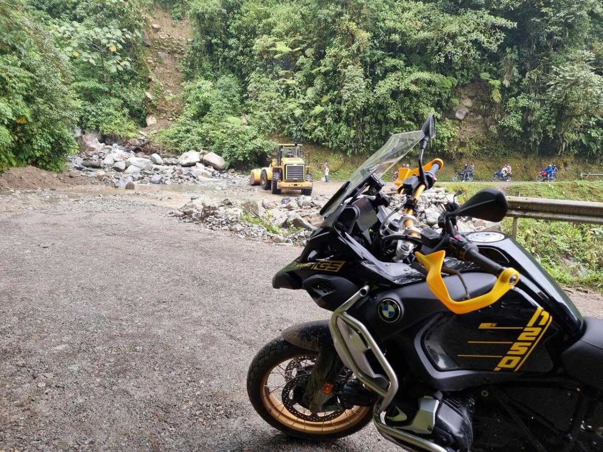 /> <img data-lazyloaded=