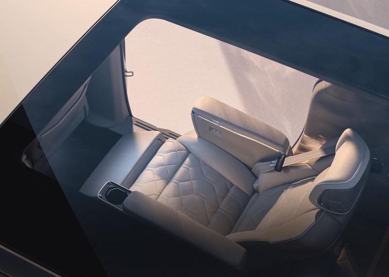 Volvo EM90